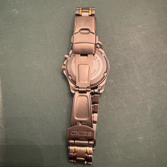 Vintage Women’s Seiko Kinetic Sports 100 Titanium Two Tone Analog Date Watch - Picture 6 of 10